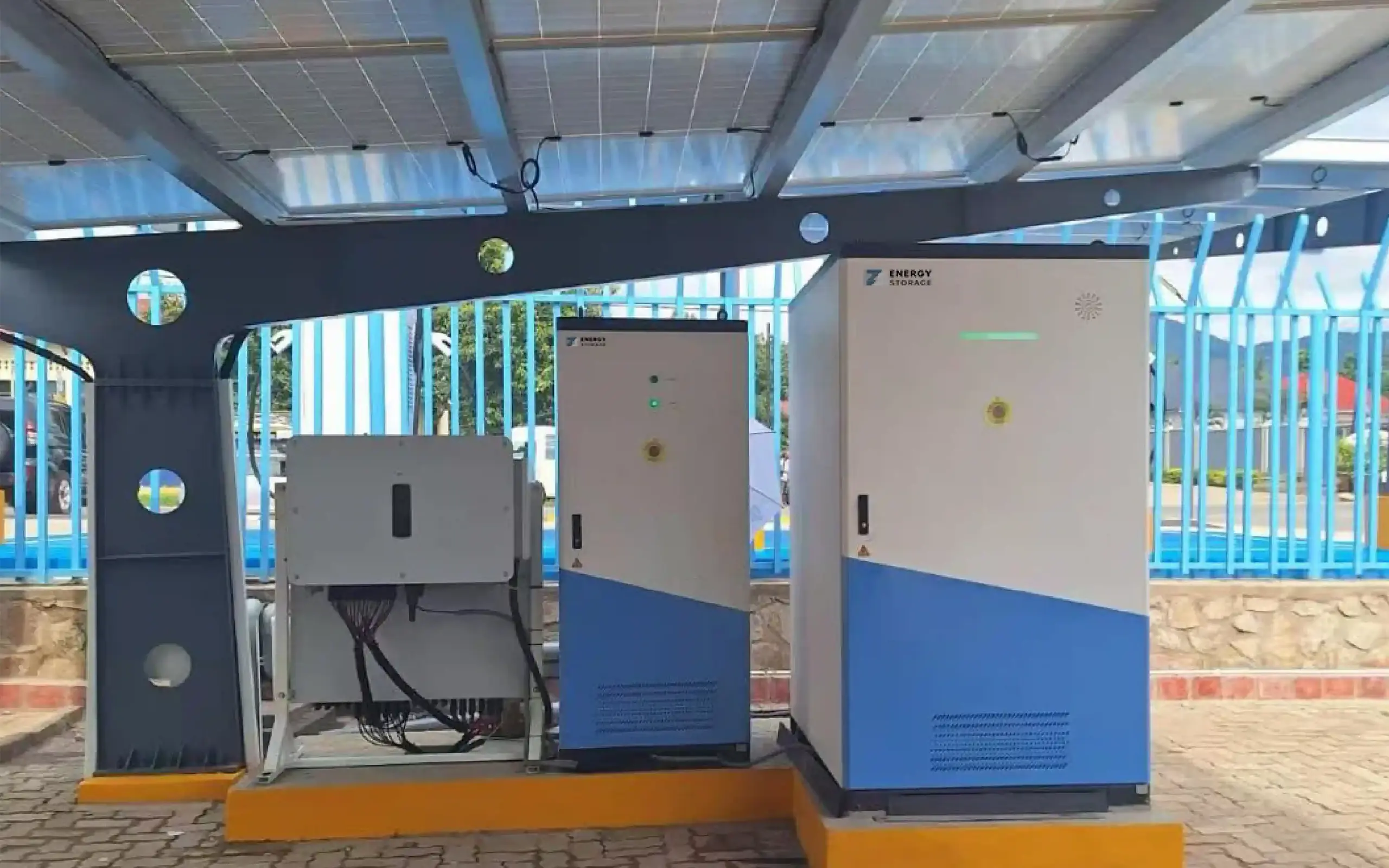 Primer proyecto de Burundi de carga de vehículos eléctricos con almacenamiento solar BYHV-230SAC